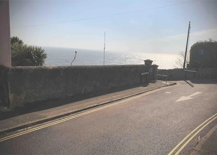 Quaint Cottage In Ventnor With Sea Views