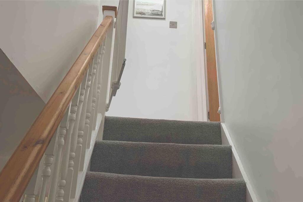 Quaint In With Sea Views Holiday home *