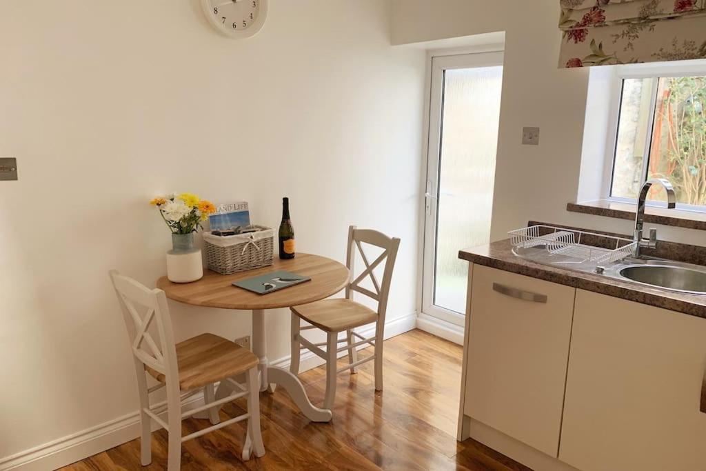 Quaint In With Sea Views * Ventnor