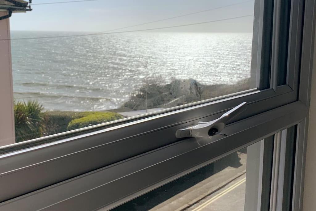 Quaint In With Sea Views *